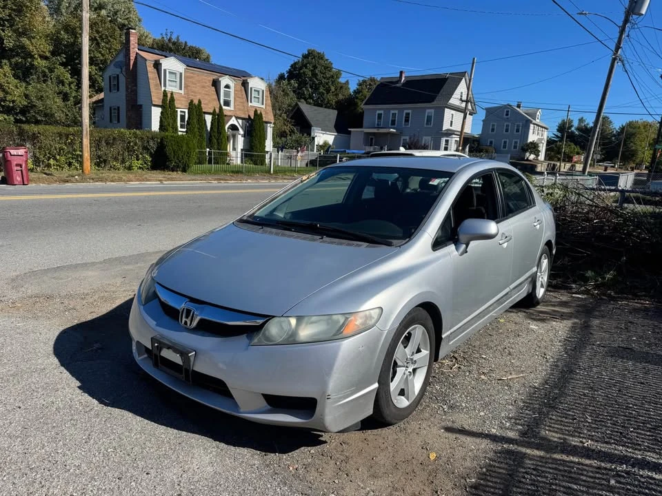 2010 Honda Civic 8th Gen - Image 2 of 9