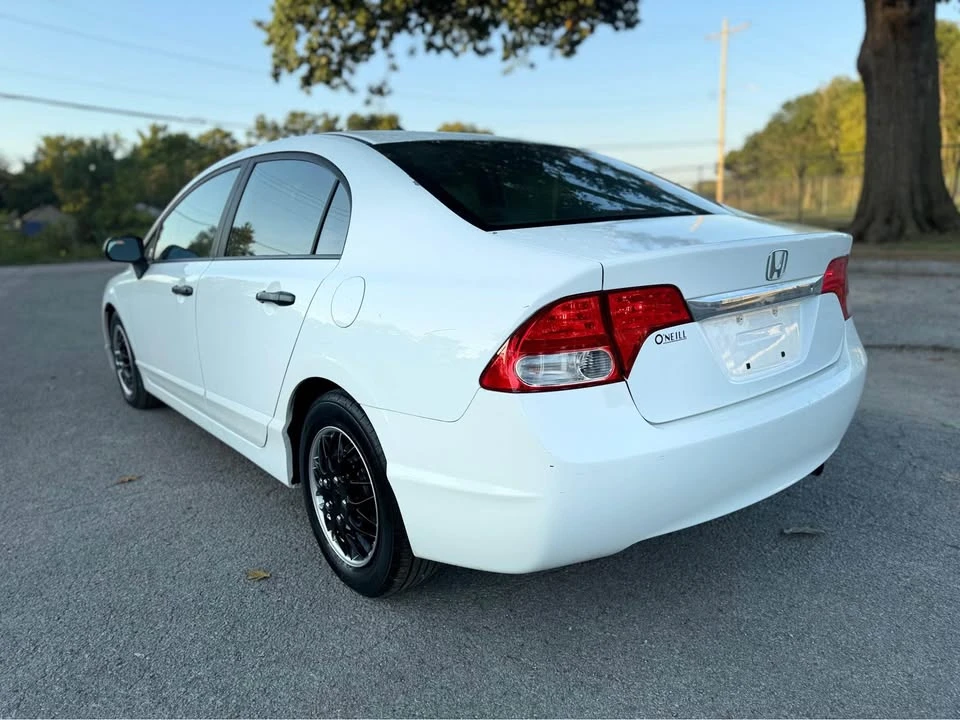 2010 Honda Civic 8th Gen - Image 3 of 7