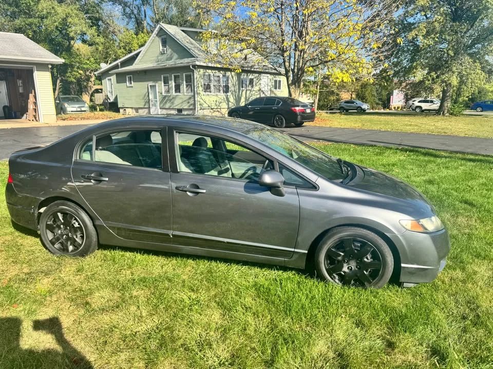 2010 Honda Civic 8th Gen - Image 3 of 10