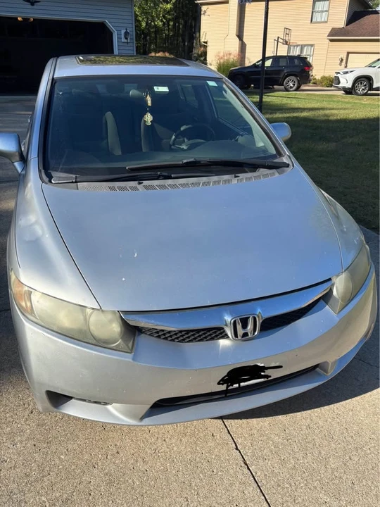 2010 Honda Civic 8th Gen - Image 2 of 11