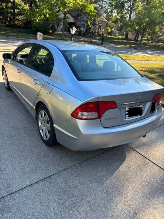 2010 Honda Civic 8th Gen - Image 3 of 13