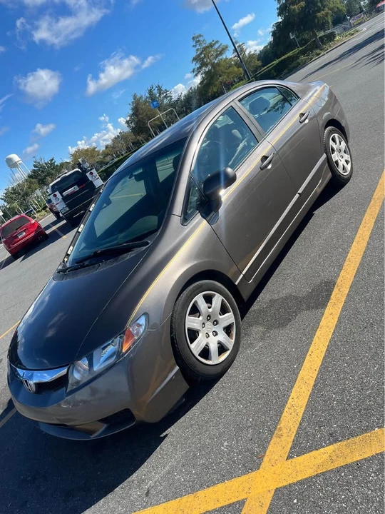 2010 Honda Civic 8th Gen - Image 2 of 7