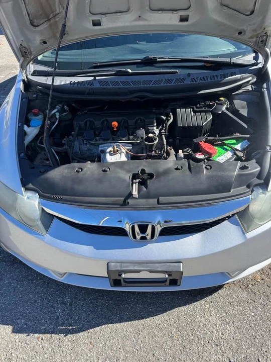 2010 Honda Civic 8th Gen - Image 8 of 9