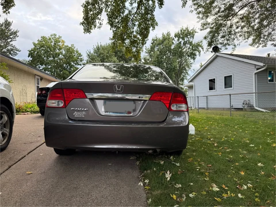 2010 Honda Civic 8th Gen - Image 3 of 6