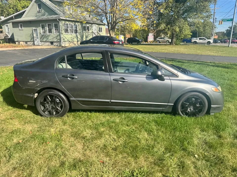 2010 Honda Civic 8th Gen - Image 2 of 10