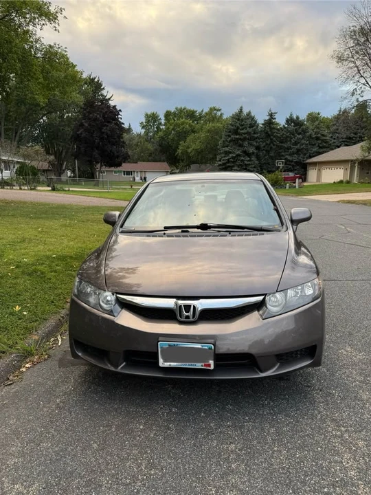 2010 Honda Civic 8th Gen - Image 2 of 6