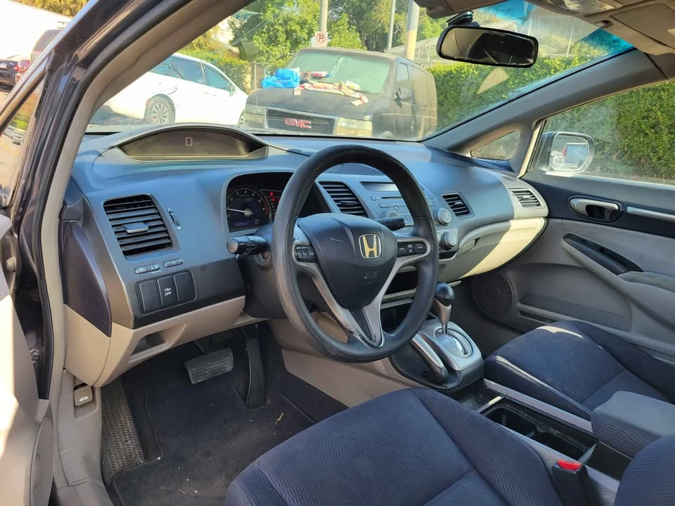 2010 Honda Civic 8th Gen - Image 9 of 15