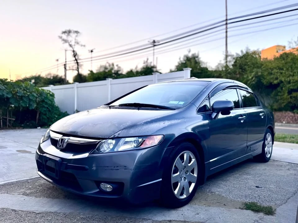2010 Honda Civic 8th Gen - Image 2 of 20