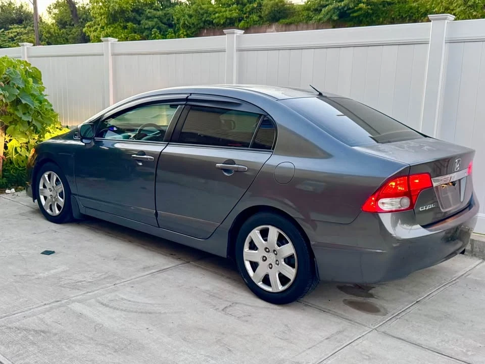 2010 Honda Civic 8th Gen - Image 17 of 20