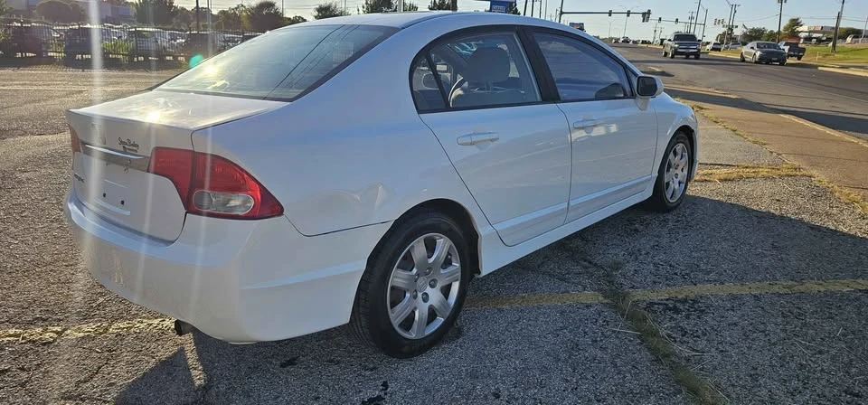2010 Honda Civic 8th Gen - Image 3 of 6