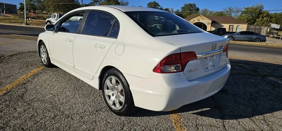 2010 Honda Civic 8th Gen - Image 4 of 6