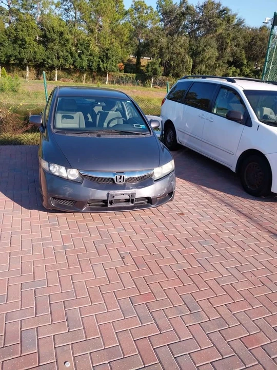 2010 Honda Civic 8th Gen - Image 2 of 9