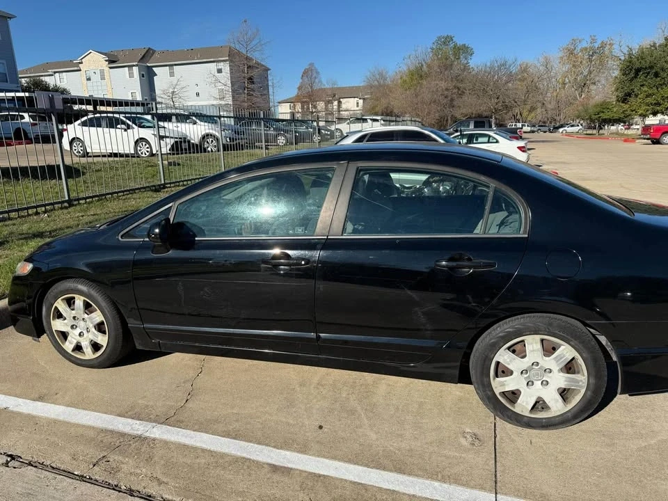 2010 Honda Civic 8th Gen - Image 3 of 3