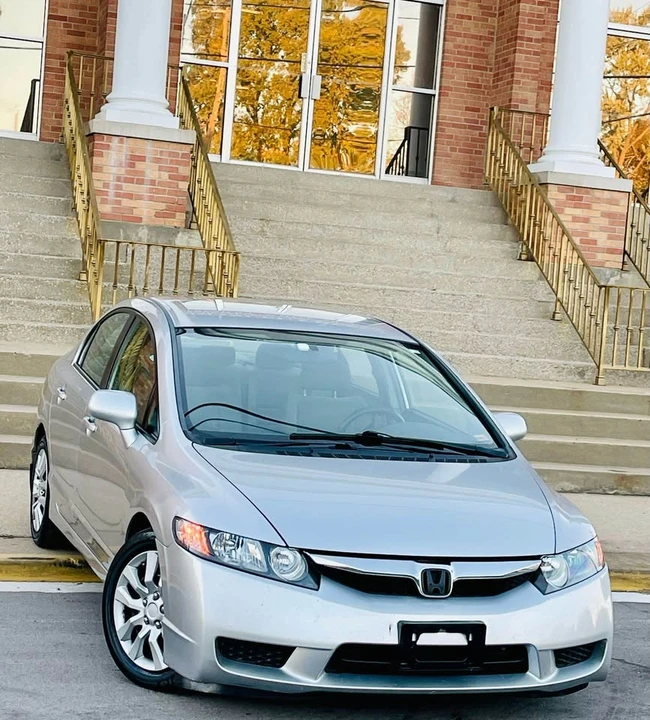 2010 Honda Civic 8th Gen - Image 3 of 18