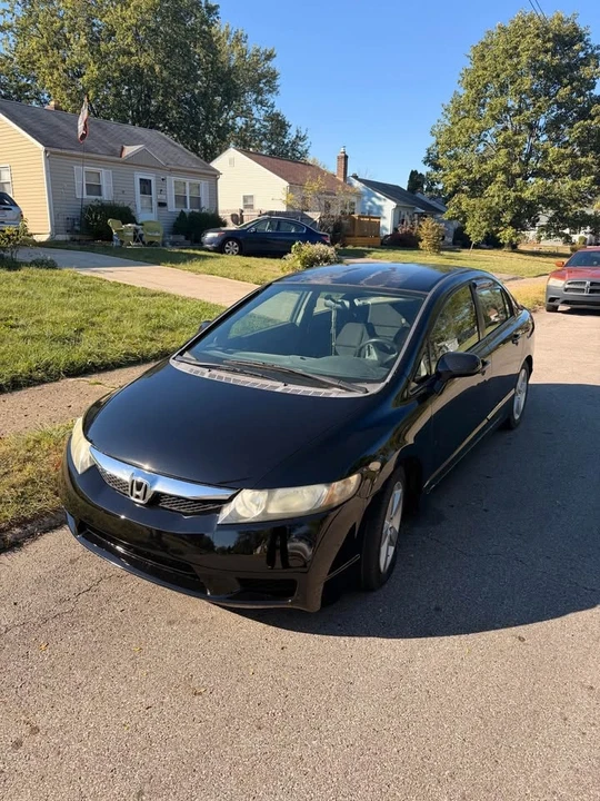 2010 Honda Civic 8th Gen - Image 2 of 8