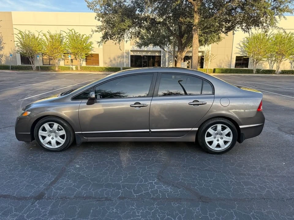 2010 Honda Civic 8th Gen - Image 8 of 14