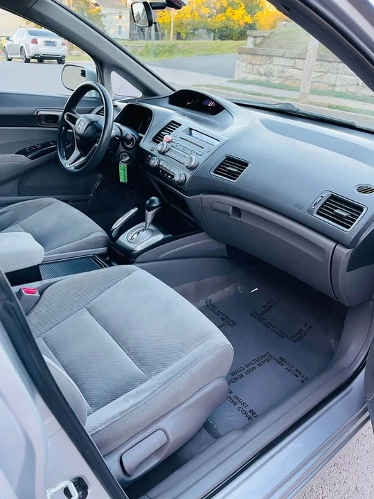 2010 Honda Civic 8th Gen - Image 9 of 18