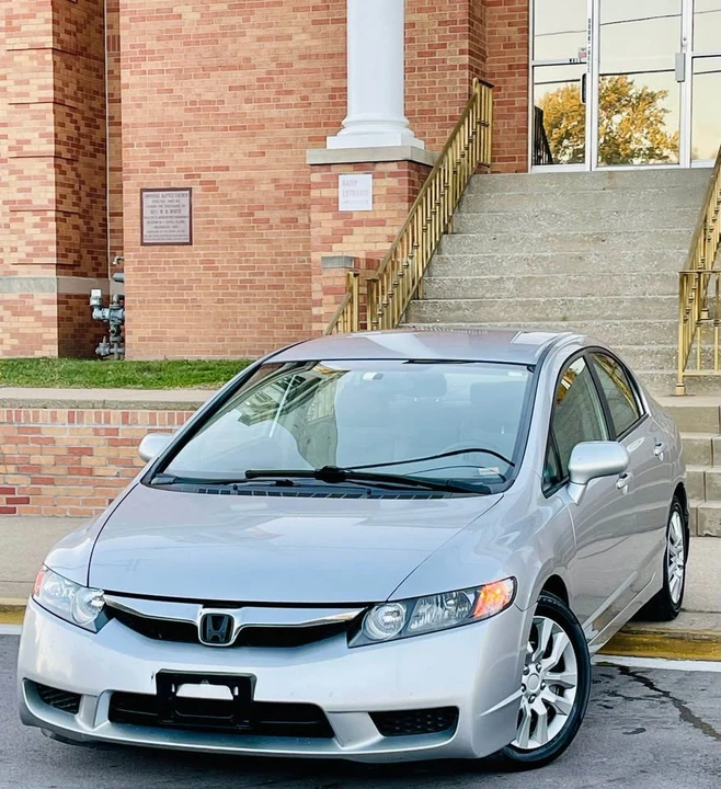 2010 Honda Civic 8th Gen - Image 2 of 18