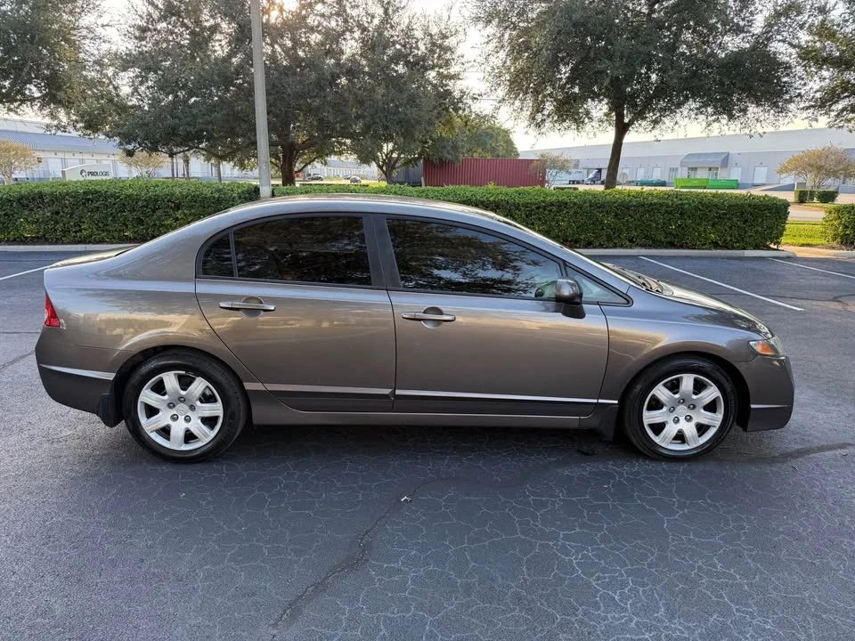 2010 Honda Civic 8th Gen - Image 4 of 14