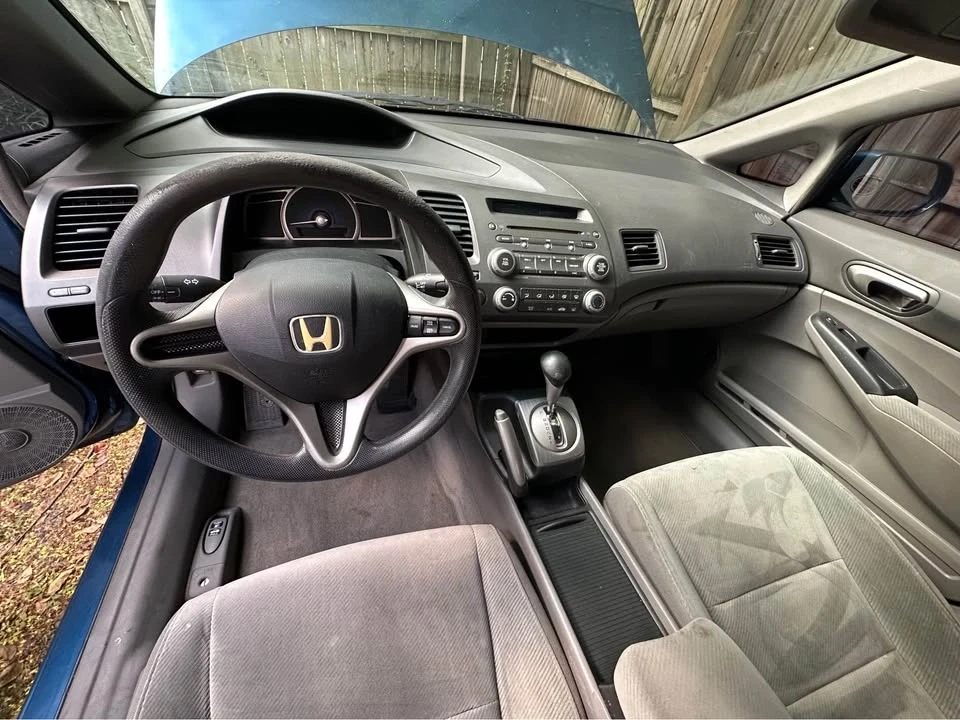 2010 Honda Civic 8th Gen - Image 2 of 10
