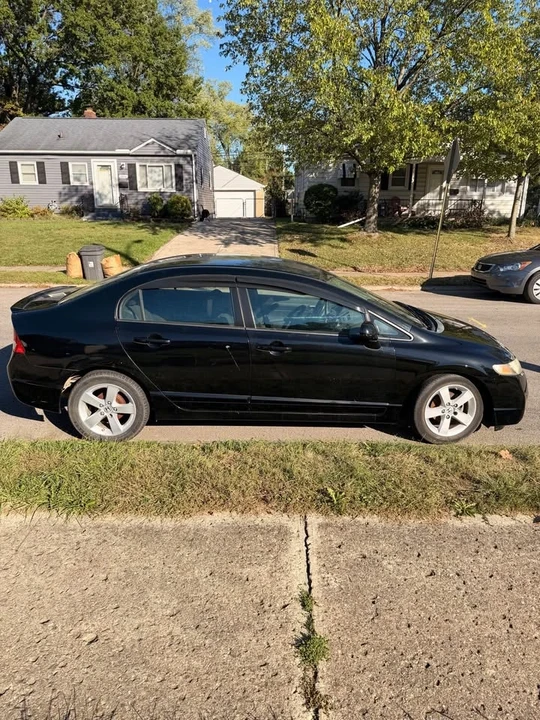 2010 Honda Civic 8th Gen - Image 7 of 8