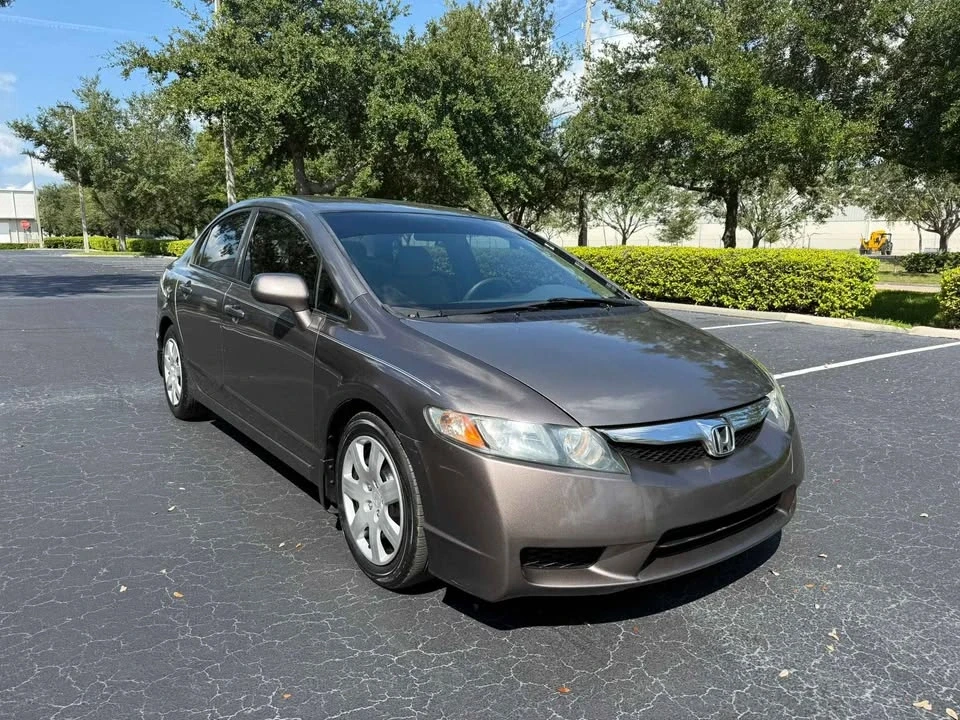 2010 Honda Civic 8th Gen - Image 2 of 9