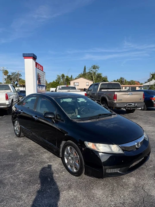 2010 Honda Civic 8th Gen - Image 3 of 12