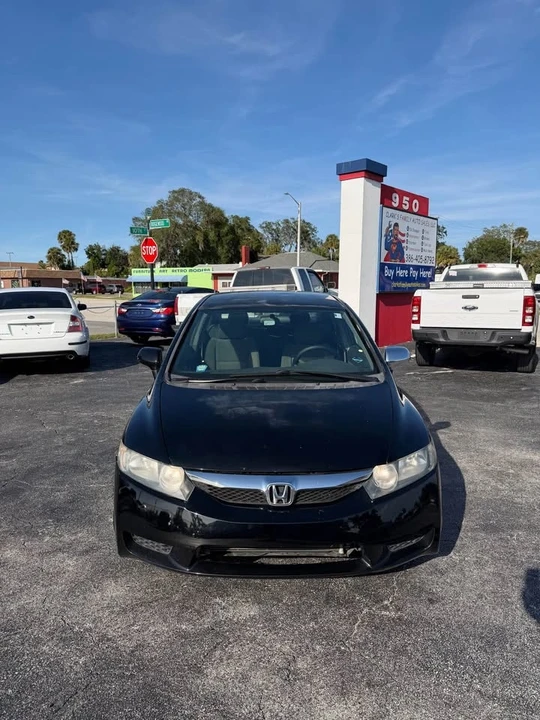 2010 Honda Civic 8th Gen - Image 2 of 12