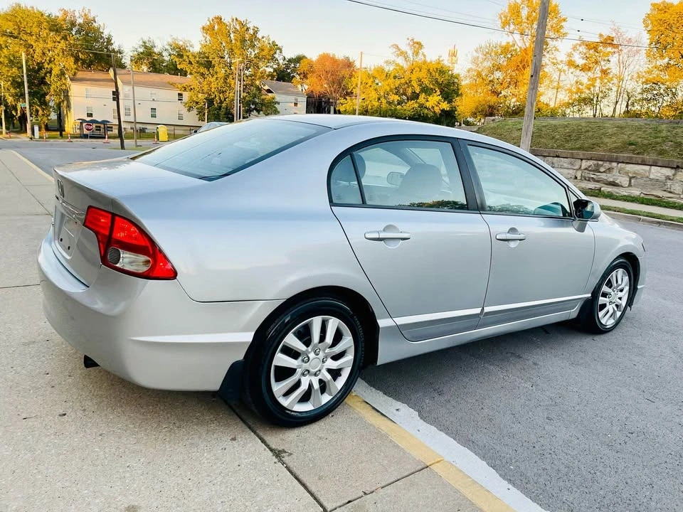 2010 Honda Civic 8th Gen - Image 11 of 18