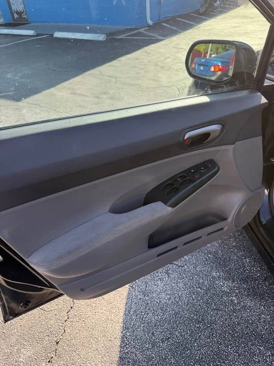 2010 Honda Civic 8th Gen - Image 8 of 12