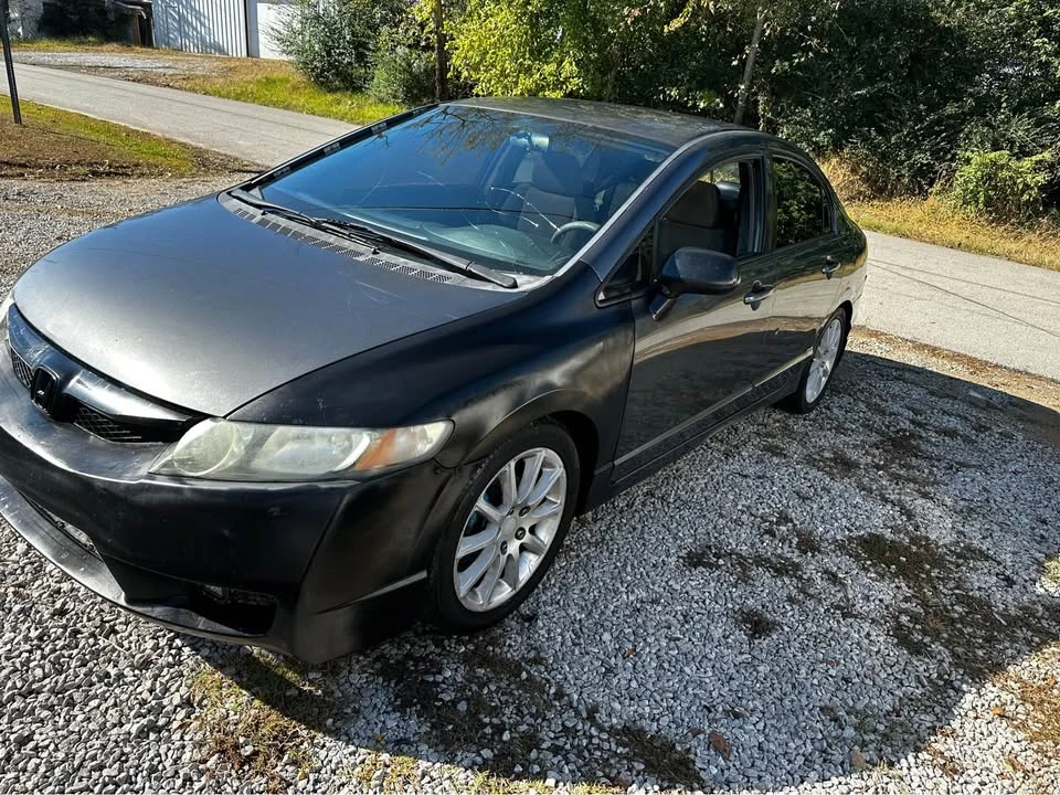 2010 Honda Civic 8th Gen - Image 3 of 14