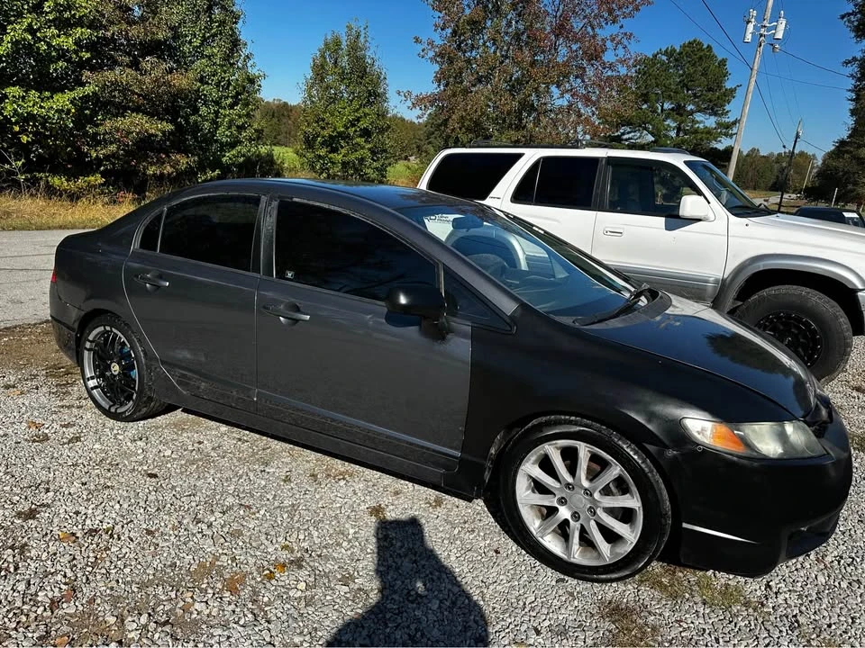 2010 Honda Civic 8th Gen - Image 2 of 14