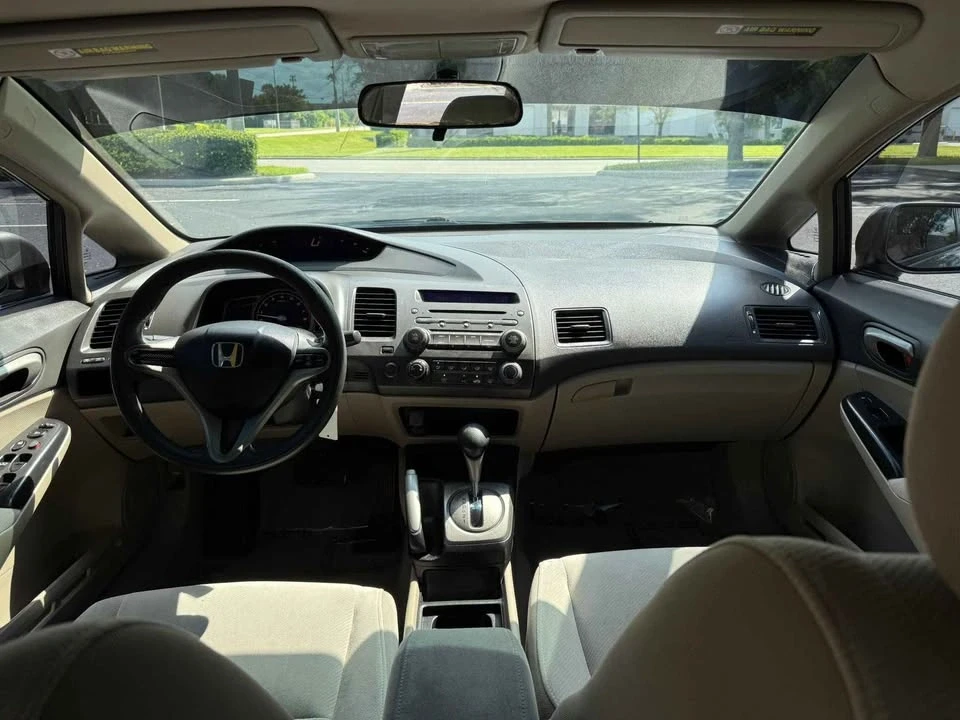 2010 Honda Civic 8th Gen - Image 8 of 9