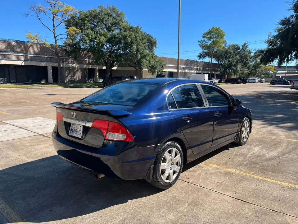 2010 Honda Civic 8th Gen - Image 4 of 11