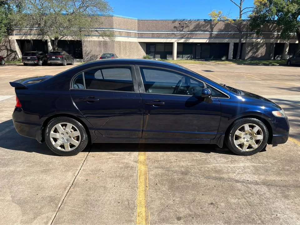 2010 Honda Civic 8th Gen - Image 5 of 11