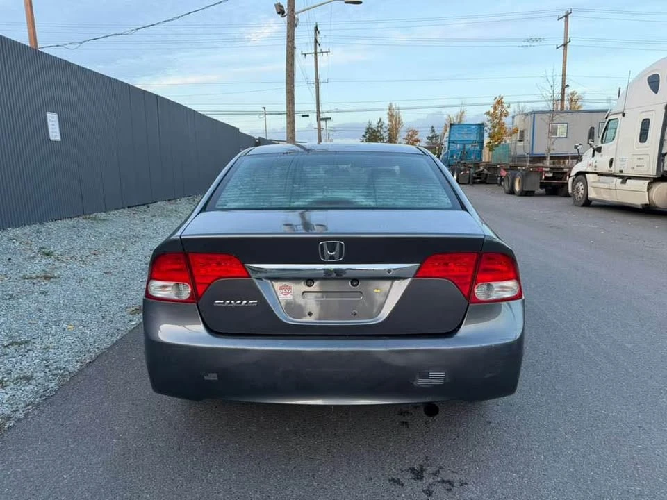 2010 Honda Civic 8th Gen - Image 7 of 16