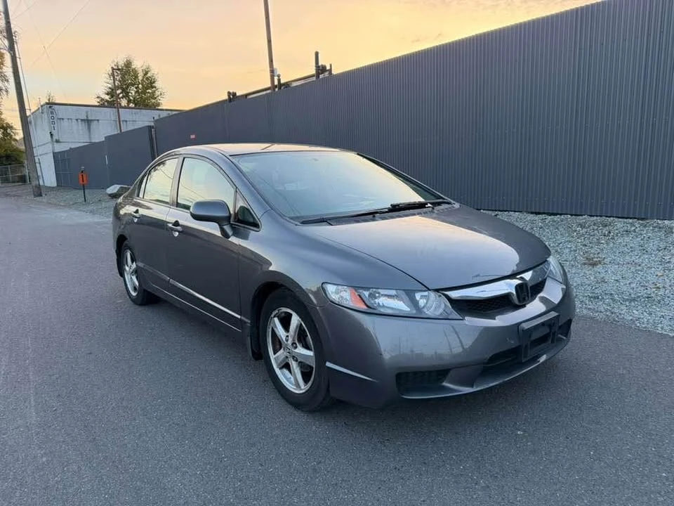 2010 Honda Civic 8th Gen - Image 4 of 16