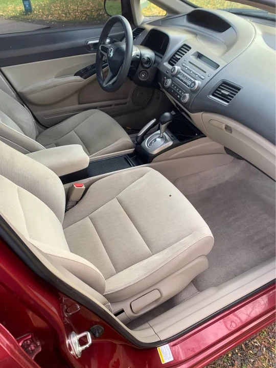 2010 Honda Civic 8th Gen - Image 6 of 8
