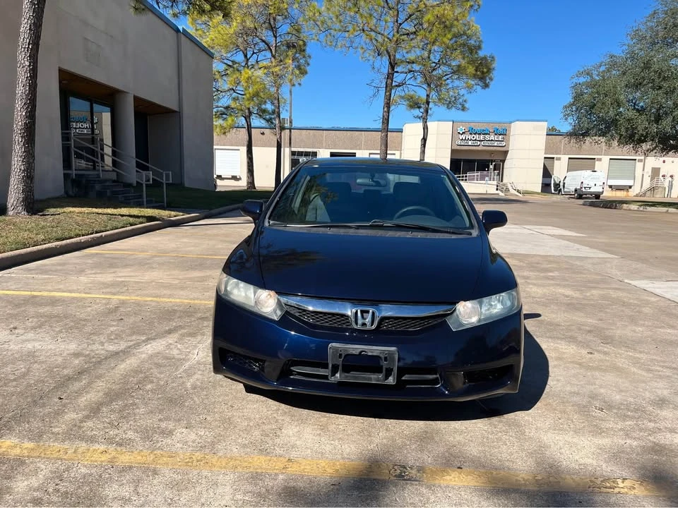 2010 Honda Civic 8th Gen - Image 2 of 11