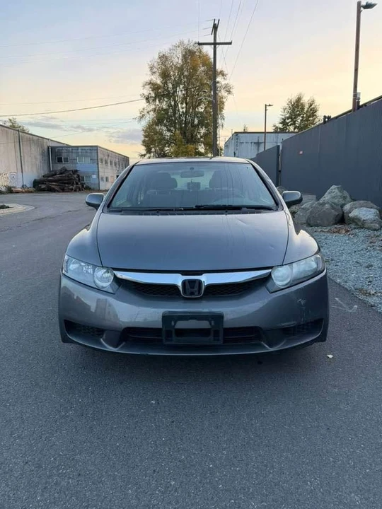 2010 Honda Civic 8th Gen - Image 3 of 16