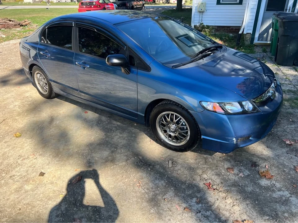 2010 Honda Civic 8th Gen - Image 2 of 7