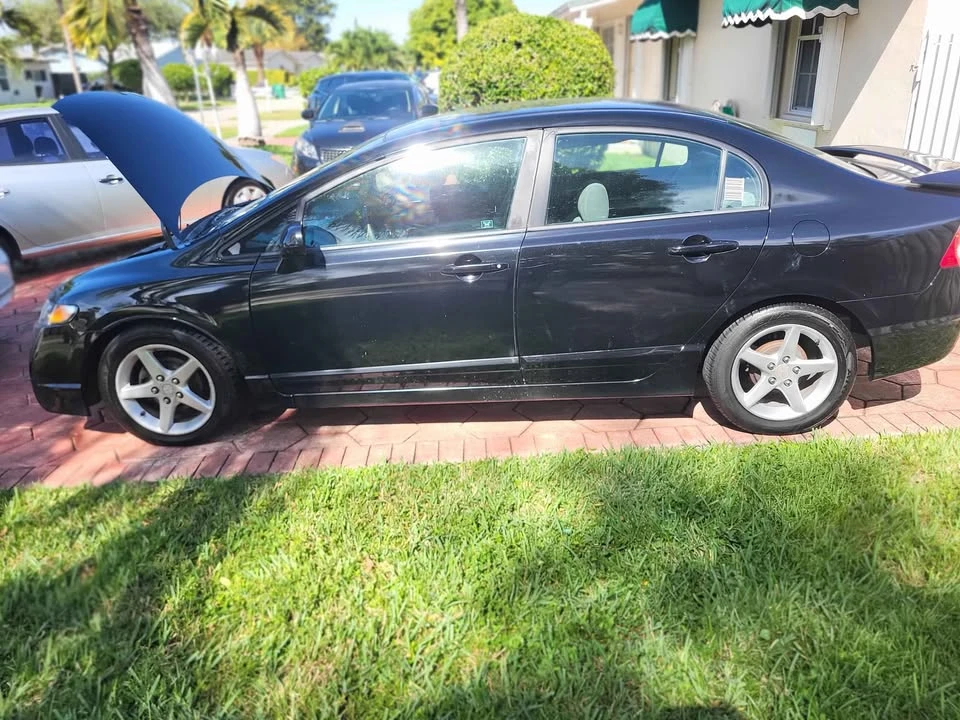 2010 Honda Civic 8th Gen - Image 5 of 9
