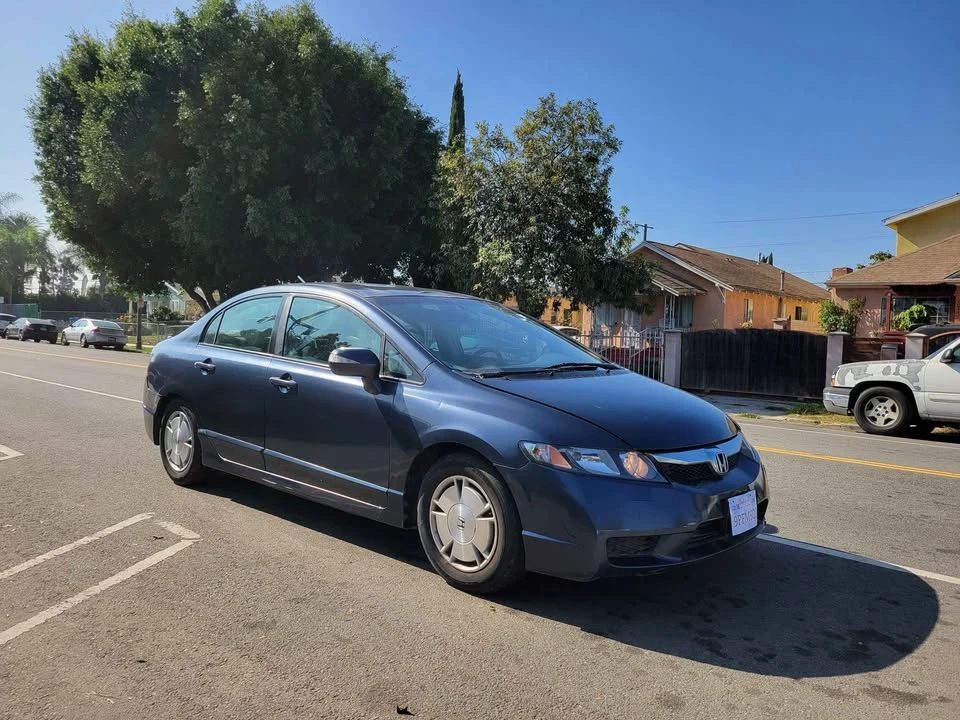 2010 Honda Civic 8th Gen - Image 2 of 15