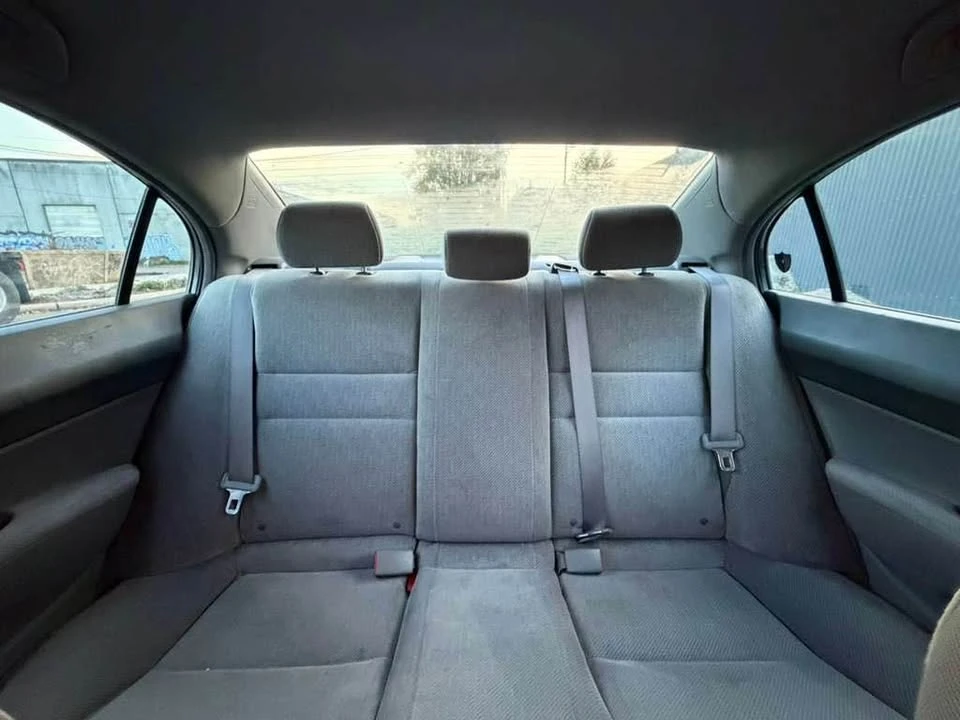 2010 Honda Civic 8th Gen - Image 13 of 16