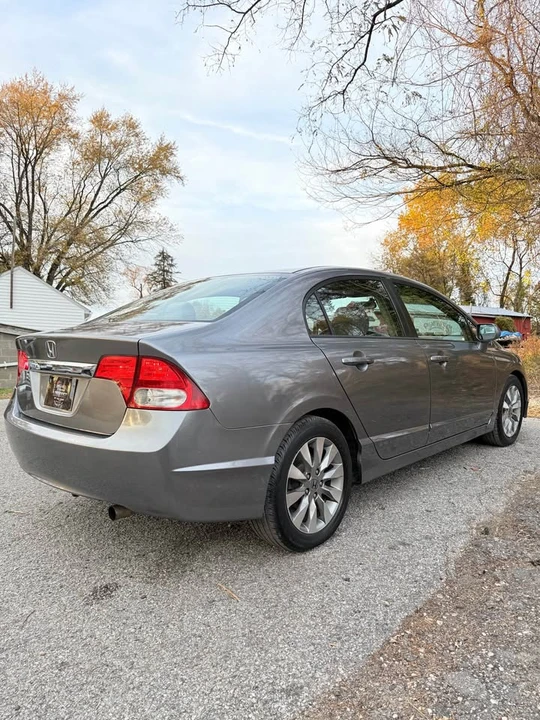 2010 Honda Civic 8th Gen - Image 2 of 7