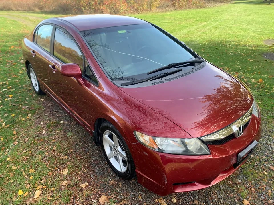 2010 Honda Civic 8th Gen - Image 2 of 8
