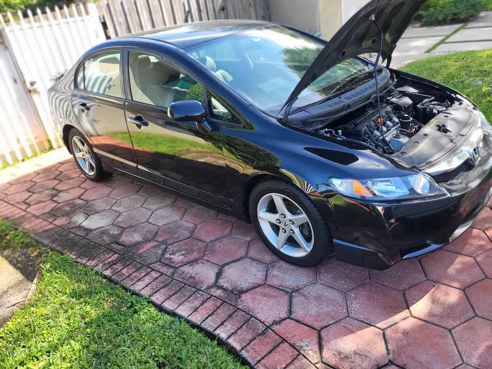 2010 Honda Civic 8th Gen - Image 8 of 9