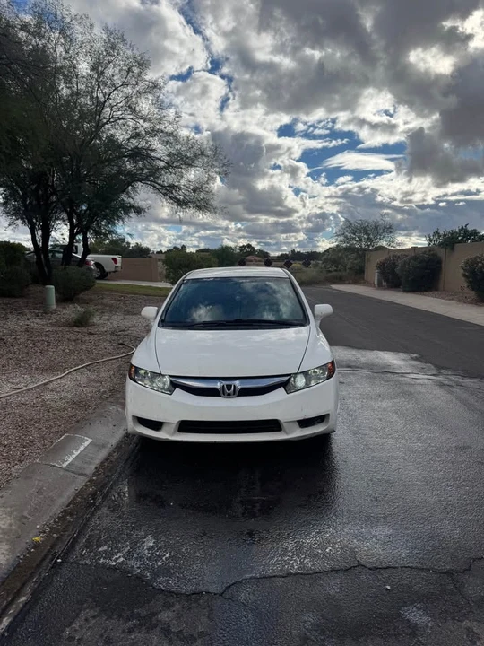 2010 Honda Civic 8th Gen - Image 2 of 12