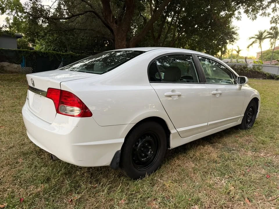 2010 Honda Civic 8th Gen - Image 4 of 10
