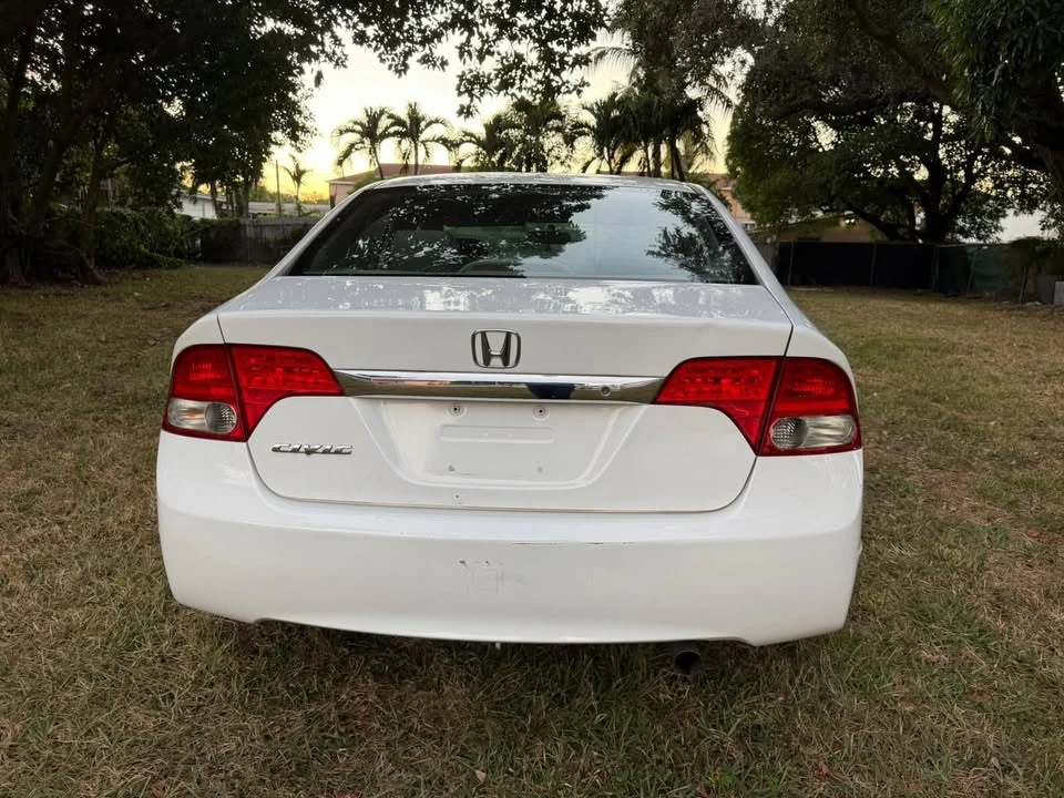 2010 Honda Civic 8th Gen - Image 5 of 10